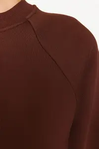 TRENDYOLMİLLA Dark Brown relaxed/Rahat Pattern Basic Raglan Sleeve Crew Neck Knitting Sweatshirt - Image 7