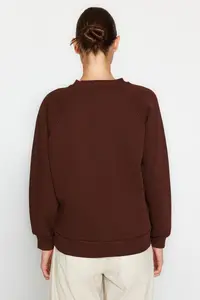 TRENDYOLMİLLA Dark Brown relaxed/Rahat Pattern Basic Raglan Sleeve Crew Neck Knitting Sweatshirt - Image 8