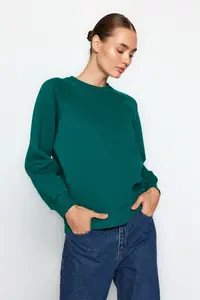 TRENDYOLMİLLA Emerald Green relaxed/Rahat Pattern Basic Raglan Sleeve Crew Neck Knitting Sweatshirt - Image 4