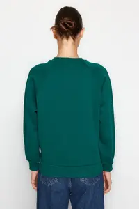 TRENDYOLMİLLA Emerald Green relaxed/Rahat Pattern Basic Raglan Sleeve Crew Neck Knitting Sweatshirt - Image 8