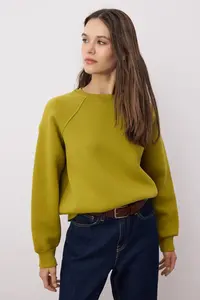 TRENDYOLMİLLA Oil Green relaxed/Rahat Pattern Basic Raglan Sleeve Crew Neck Knitting Sweatshirt