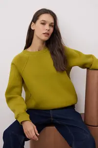 TRENDYOLMİLLA Oil Green relaxed/Rahat Pattern Basic Raglan Sleeve Crew Neck Knitting Sweatshirt - Image 2