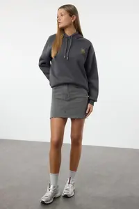 TRENDYOLMİLLA Anthracite Thick Fleece Inside Hooded Printed Oversized/Wide Pattern Knitting Sweatshirt - Image 2