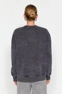 TRENDYOLMİLLA Anthracite Antique/Faded Effect Thick Oversized/Wide Pattern Knitting Sweatshirt with Fleece Inside - Image 5