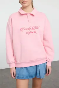 TRENDYOLMİLLA Light Pink Shirt Collar Embroidered Regular Fit Thick Fleece Inside Knitting Sweatshirt - Image 3