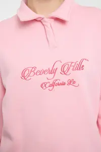 TRENDYOLMİLLA Light Pink Shirt Collar Embroidered Regular Fit Thick Fleece Inside Knitting Sweatshirt - Image 4