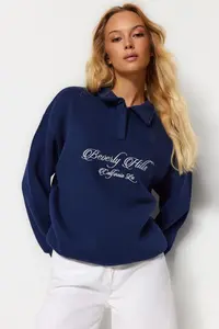 TRENDYOLMİLLA Navy Blue Shirt Collar Embroidered Regular Fit Thick Fleece Inside Knitting Sweatshirt - Image 3