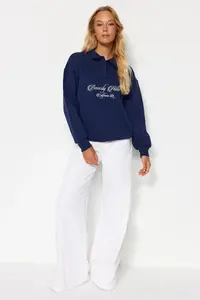 TRENDYOLMİLLA Navy Blue Shirt Collar Embroidered Regular Fit Thick Fleece Inside Knitting Sweatshirt - Image 4