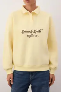 TRENDYOLMİLLA Yellow Shirt Collar Embroidered Regular Fit Thick Knitting Sweatshirt with Fleece Inside - Image 3