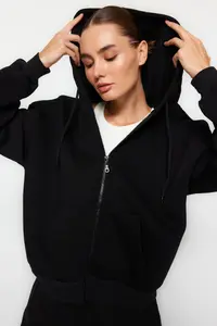 TRENDYOLMİLLA Black Oversized/Comfortable Cut Basic Hooded Thick Fleece Lined Knitting Sweatshirt - Image 4