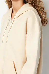 TRENDYOLMİLLA Stone Oversized/Comfortable Cut Basic Hooded Zippered Thick Fleece Lined Knitting Sweatshirt - Image 4