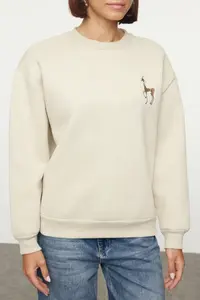 TRENDYOLMİLLA Stone animals Embroidered Regular/Normal Pattern Thick Fleece Inside Knitting Sweatshirt - Image 2