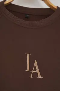 TRENDYOLMİLLA Brown Crew Neck Regular Fit Embroidered Thick Knitting Sweatshirt with Fleece Inside - Image 6