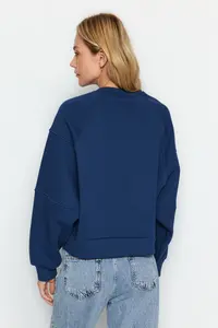 TRENDYOLMİLLA Indigo Crew Neck Regular Fit Embroidered Thick Fleece Lined Knitting Sweatshirt - Image 6