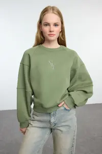TRENDYOLMİLLA Khaki Crew Neck Regular Fit Embroidered Thick Knitting Sweatshirt with Fleece Inside