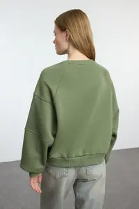 TRENDYOLMİLLA Khaki Crew Neck Regular Fit Embroidered Thick Knitting Sweatshirt with Fleece Inside - Image 5