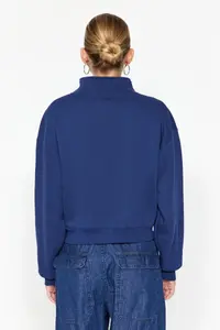 TRENDYOLMİLLA Navy Blue Comfortable Cut Crop Basic Zippered Dog collar Thick Fleece Inside Knitting Sweatshirt - Image 6