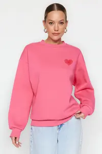TRENDYOLMİLLA Pink Thick Fleece Inside Chest and Back Embossed Printed Oversized Knitting Sweatshirt - Image 2