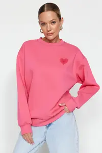 TRENDYOLMİLLA Pink Thick Fleece Inside Chest and Back Embossed Printed Oversized Knitting Sweatshirt - Image 3