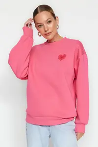 TRENDYOLMİLLA Pink Thick Fleece Inside Chest and Back Embossed Printed Oversized Knitting Sweatshirt - Image 5