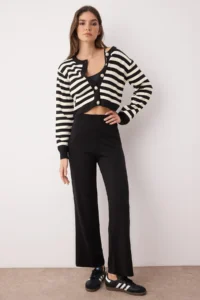 TRENDYOLMİLLA Black*001 Crop/Short Knitwear Top and Bottom Set - Image 2