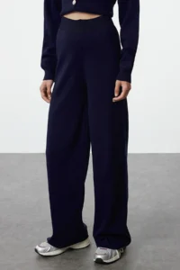 TRENDYOLMİLLA Navy Blue Crop Knitwear Top and Bottom Set - Image 4
