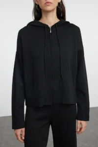 TRENDYOLMİLLA Black Hooded Knitwear Top and Bottom Set - Image 3