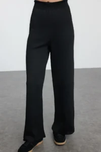TRENDYOLMİLLA Black Hooded Knitwear Top and Bottom Set - Image 4