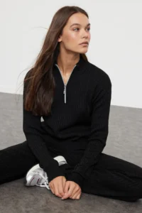 TRENDYOLMİLLA Black Zippered Knitwear Top and Bottom Set - Image 2