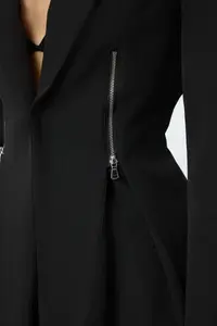 TRENDYOLMİLLA Black Zipper Detailed Weaving Blazer Jacket - Image 6