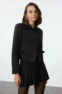 TRENDYOLMİLLA Black Bow/Ribbon Detailed Shirt Collar Crop Weaving Blazer Jacket