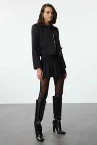 TRENDYOLMİLLA Black Bow/Ribbon Detailed Shirt Collar Crop Weaving Blazer Jacket - Image 2