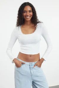 TRENDYOLMİLLA Ecru Square Neck Lace Detailed Crop/Short Knitting Blouse - Image 2