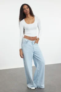TRENDYOLMİLLA Ecru Square Neck Lace Detailed Crop/Short Knitting Blouse - Image 4