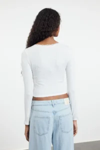 TRENDYOLMİLLA Ecru Square Neck Lace Detailed Crop/Short Knitting Blouse - Image 6
