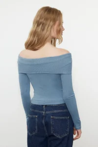 TRENDYOLMİLLA Indigo Carmen Collar Crop/Short Flexible Knitting Blouse - Image 5