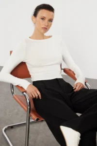 TRENDYOLMİLLA Ecru Boat Neck slim/Body-fitting Regular Size Knitting Blouse - Image 2
