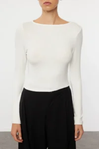 TRENDYOLMİLLA Ecru Boat Neck slim/Body-fitting Regular Size Knitting Blouse - Image 4