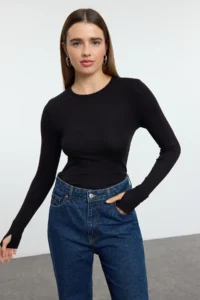 TRENDYOLMİLLA Black Viscose/Soft Fabric Flexible Knitting Blouse with Fingering Detail