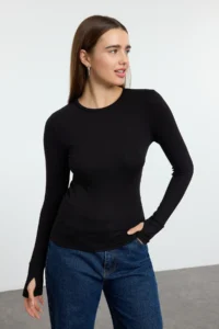 TRENDYOLMİLLA Black Viscose/Soft Fabric Flexible Knitting Blouse with Fingering Detail - Image 2