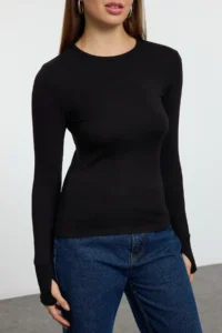 TRENDYOLMİLLA Black Viscose/Soft Fabric Flexible Knitting Blouse with Fingering Detail - Image 3