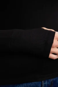TRENDYOLMİLLA Black Viscose/Soft Fabric Flexible Knitting Blouse with Fingering Detail - Image 4