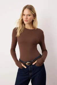 TRENDYOLMİLLA Brown Viscose/Soft Fabric Flexible Knitting Blouse with Fingering Detail