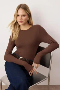 TRENDYOLMİLLA Brown Viscose/Soft Fabric Flexible Knitting Blouse with Fingering Detail - Image 2