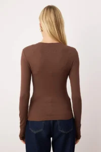 TRENDYOLMİLLA Brown Viscose/Soft Fabric Flexible Knitting Blouse with Fingering Detail - Image 4