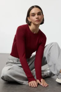 TRENDYOLMİLLA Burgundy Viscose/Soft Fabric Flexible Knitting Blouse with Fingering Detail - Image 2