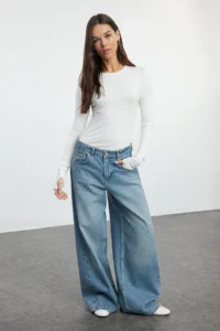 TRENDYOLMİLLA Ecru Viscose/Soft Fabric Flexible Knitting Blouse with Fingering Detail - Image 2