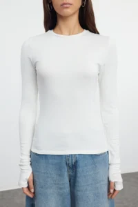 TRENDYOLMİLLA Ecru Viscose/Soft Fabric Flexible Knitting Blouse with Fingering Detail - Image 3