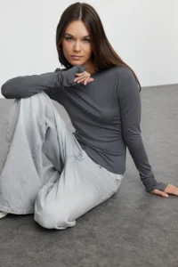 TRENDYOLMİLLA Anthracite Viscose/Soft Fabric Flexible Knitting Blouse with Fingering Detail