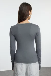 TRENDYOLMİLLA Anthracite Viscose/Soft Fabric Flexible Knitting Blouse with Fingering Detail - Image 5